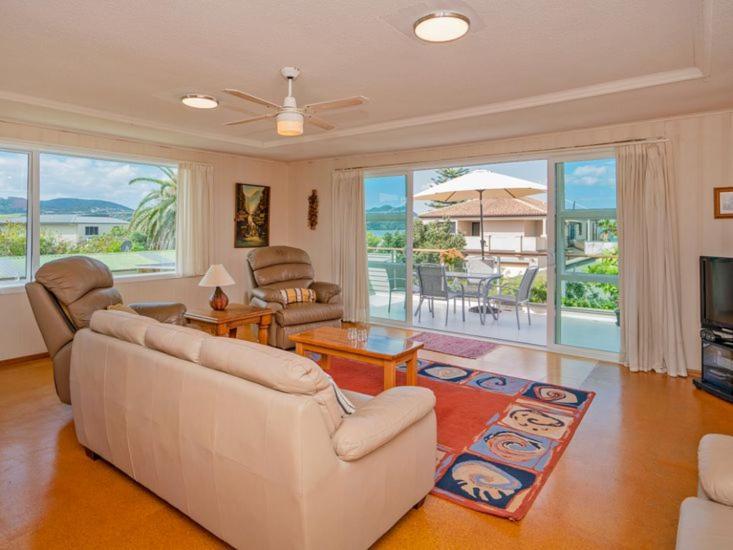 Hosts On The Coast View To Mercury Whitianga Exterior photo